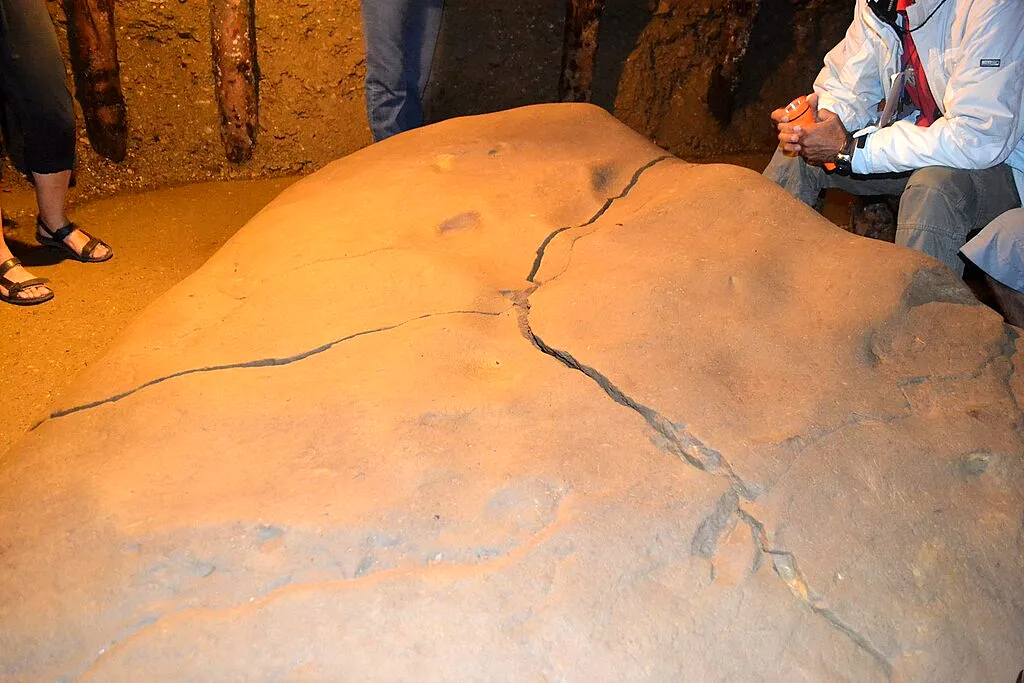 Kameni blokovi / tunel u Visokom — Bosanska dolina piramida