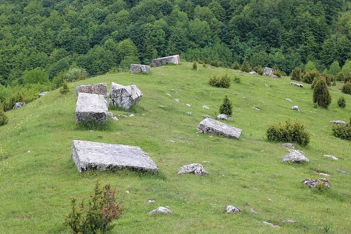 Umoljani, nekropole, stečci, Bjelašnica