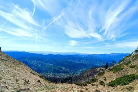 Jahorina u proljeće, pogled na Zelengoru, Maglić i Durmitor u Crnoj Gori