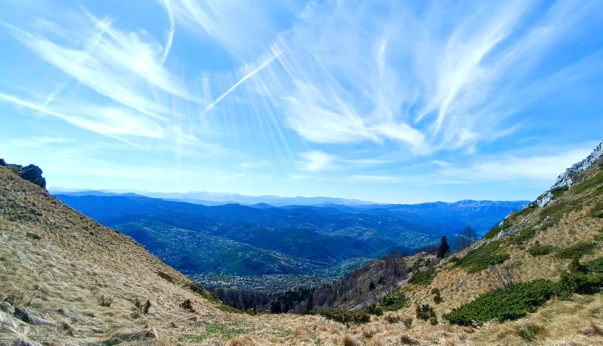 Jahorina u proljeće, pogled na Zelengoru, Maglić i Durmitor u Crnoj Gori