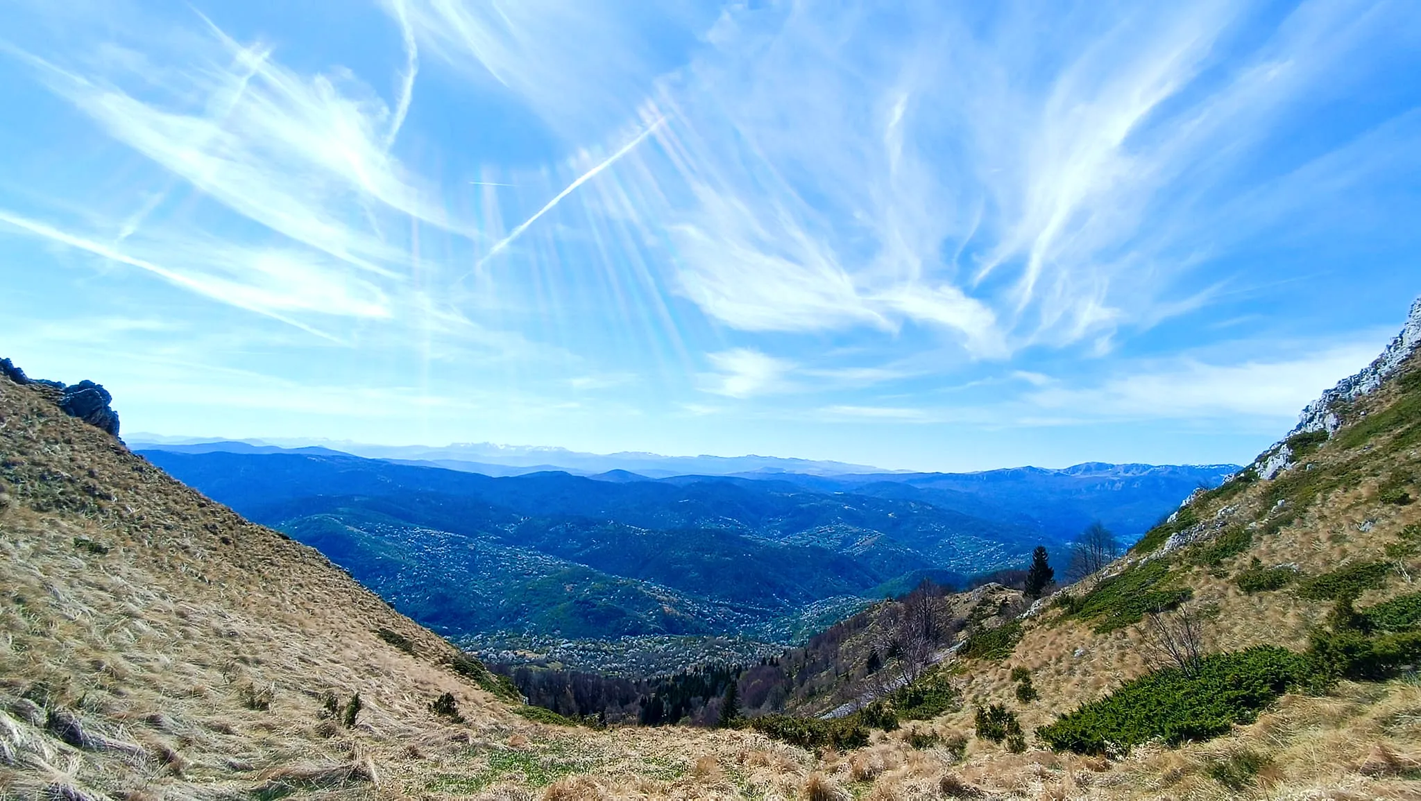 Jahorina u proljeće, pogled na Zelengoru, Maglić i Durmitor u Crnoj Gori