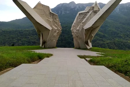 Tjentište, spomenik, NP Sutjeska