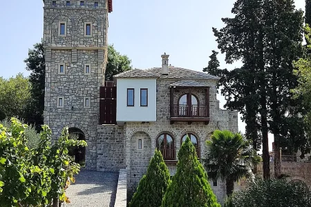 Manastir Tvrdoš – eksterijer