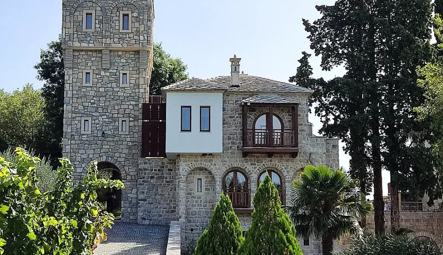 Manastir Tvrdoš – eksterijer