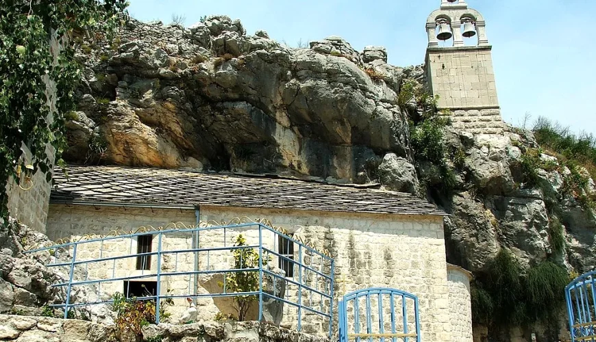 Manastir Zavala – crkva i zvonik