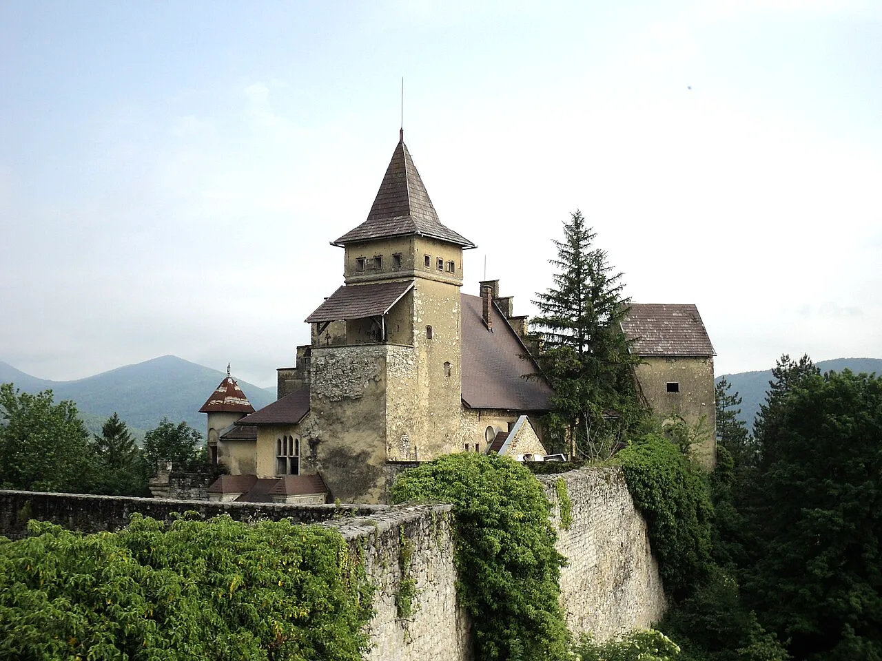 Stari grad Ostrožac