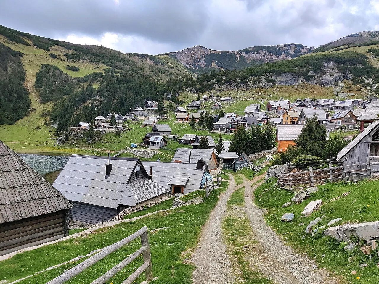 Prokoško jezero, Katuni